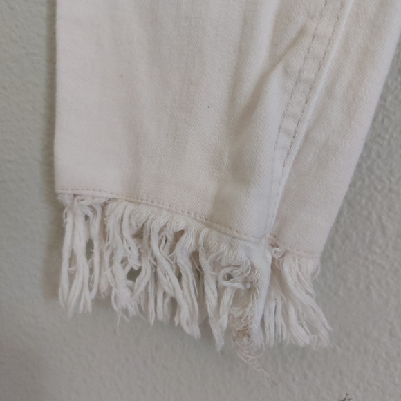 Free People high waisted fray Hem Frimge White jeans size.26 Distressed Cropped - Picture 10 of 13